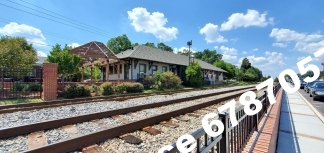 Small Town Charm - Located 10 Minutes from Downtown ATL - Delta/Porsche Headquarters