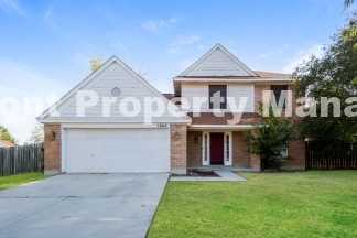 3-Bedroom Retreat with 3.5 Baths in San Antonio – Spacious 1710 Sq Ft Home!