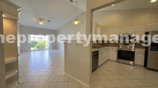 Charming 2-Bed, 2-Bath Townhouse in Wellington