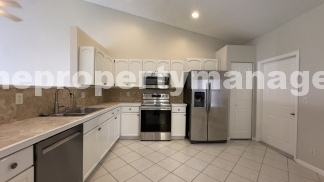 Charming 2-Bed, 2-Bath Townhouse in Wellington