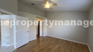 Charming 2-Bed, 2-Bath Townhouse in Wellington