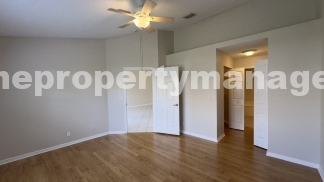 Charming 2-Bed, 2-Bath Townhouse in Wellington