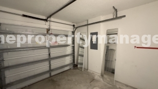 Charming 2-Bed, 2-Bath Townhouse in Wellington