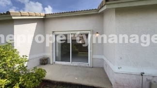 Charming 2-Bed, 2-Bath Townhouse in Wellington