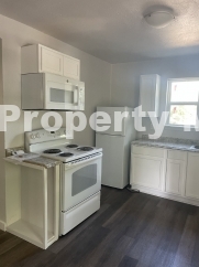 Cozy Urban Living: Charming 2-Bed, 1-Bath Apartment on Monterey Street!