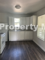 Cozy Urban Living: Charming 2-Bed, 1-Bath Apartment on Monterey Street!