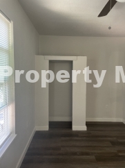 Cozy Urban Living: Charming 2-Bed, 1-Bath Apartment on Monterey Street!