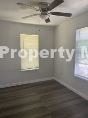 Cozy Urban Living: Charming 2-Bed, 1-Bath Apartment on Monterey Street!