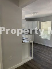 Cozy Urban Living: Charming 2-Bed, 1-Bath Apartment on Monterey Street!