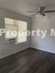 Cozy Urban Living: Charming 2-Bed, 1-Bath Apartment on Monterey Street!