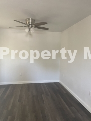 Cozy Urban Living: Charming 2-Bed, 1-Bath Apartment on Monterey Street!