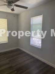 Cozy Urban Living: Charming 2-Bed, 1-Bath Apartment on Monterey Street!