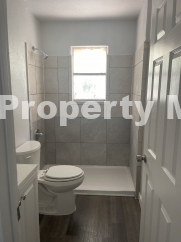 Cozy Urban Living: Charming 2-Bed, 1-Bath Apartment on Monterey Street!