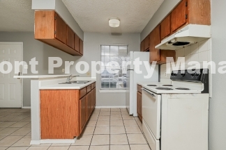 Charming 2-Bedroom Retreat at 820 West Olmos Drive – Cozy Living in San Antonio!