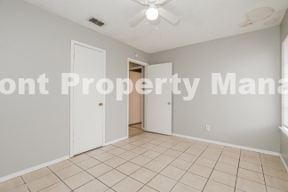 Charming 2-Bedroom Retreat at 820 West Olmos Drive – Cozy Living in San Antonio!