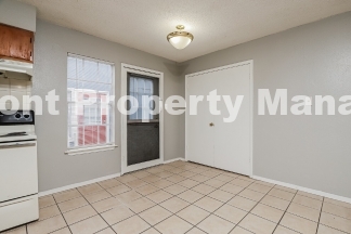 Charming 2-Bedroom Retreat at 820 West Olmos Drive – Cozy Living in San Antonio!