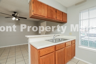Charming 2-Bedroom Retreat at 820 West Olmos Drive – Cozy Living in San Antonio!