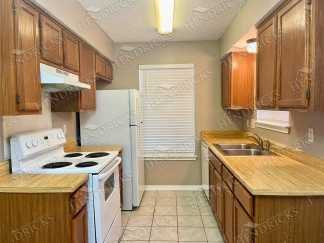 2 Bedroom Duplex for Rent in San Antonio with Garage and Private Backyard