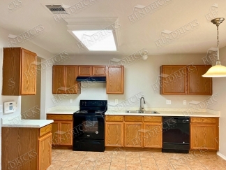 Spacious 4 Bedroom Home with Loft Near Randolph AFB