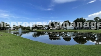 Charming 2-Bed with Scenic Views in Boynton Beach