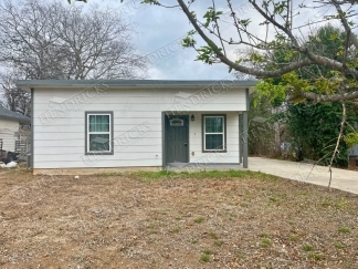 Charming 2 Bedroom Home Near Historic Landmarks in San Antonio