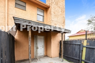 Newly Renovated  2-Bed Oasis with 2.5 Baths in Prime San Antonio Locale – Your Ideal Rental Retreat!