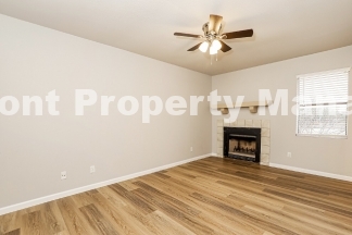 Newly Renovated  2-Bed Oasis with 2.5 Baths in Prime San Antonio Locale – Your Ideal Rental Retreat!