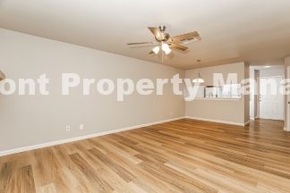 Newly Renovated  2-Bed Oasis with 2.5 Baths in Prime San Antonio Locale – Your Ideal Rental Retreat!