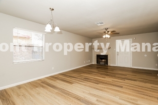 Newly Renovated  2-Bed Oasis with 2.5 Baths in Prime San Antonio Locale – Your Ideal Rental Retreat!