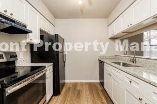 Newly Renovated  2-Bed Oasis with 2.5 Baths in Prime San Antonio Locale – Your Ideal Rental Retreat!