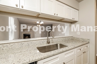 Newly Renovated  2-Bed Oasis with 2.5 Baths in Prime San Antonio Locale – Your Ideal Rental Retreat!