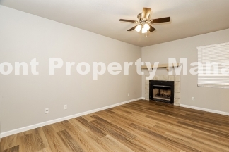 Newly Renovated  2-Bed Oasis with 2.5 Baths in Prime San Antonio Locale – Your Ideal Rental Retreat!