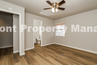 Newly Renovated  2-Bed Oasis with 2.5 Baths in Prime San Antonio Locale – Your Ideal Rental Retreat!