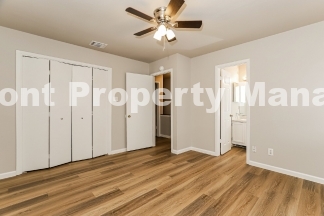 Newly Renovated  2-Bed Oasis with 2.5 Baths in Prime San Antonio Locale – Your Ideal Rental Retreat!