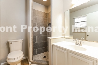 Newly Renovated  2-Bed Oasis with 2.5 Baths in Prime San Antonio Locale – Your Ideal Rental Retreat!