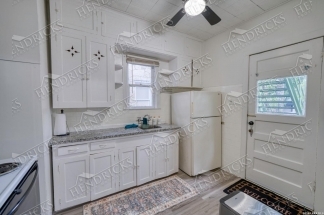 Spacious 2 Bedroom Apartment in Monte Vista Near Downtown San Antonio