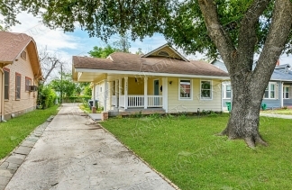 Updated 3 Bedroom Historic Home Near Woodlawn Lake in Northwest San Antonio