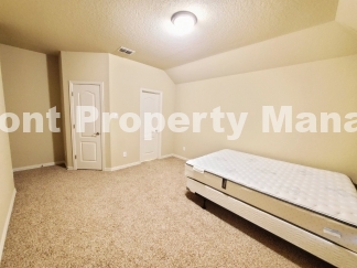 Discover the Delightful San Antonio Rental with a Cozy Fireplace - Come Home to 11927 Jasmine Way Today!