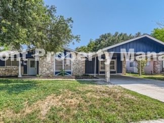 4 bed 2 bath in Meadow Village