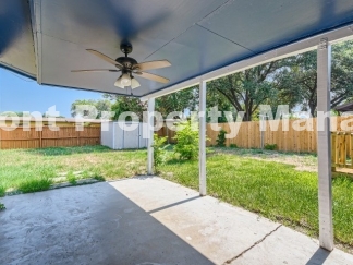 4 bed 2 bath in Meadow Village