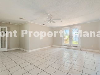 4 bed 2 bath in Meadow Village