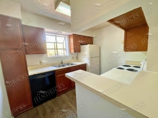 2 Bedroom Condo with Fireplace and Pool View in Medical Center San Antonio