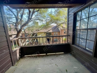 2 Bedroom Condo with Fireplace and Pool View in Medical Center San Antonio