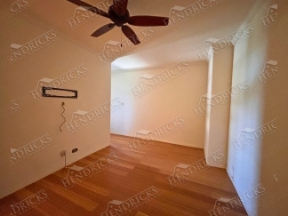 Stylish 1 Bedroom Condo with Balcony in Alamo Heights Area