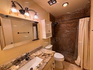 Stylish 1 Bedroom Condo with Balcony in Alamo Heights Area