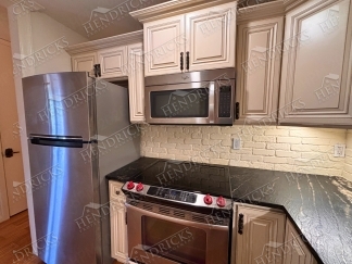 Stylish 1 Bedroom Condo with Balcony in Alamo Heights Area