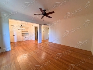 Stylish 1 Bedroom Condo with Balcony in Alamo Heights Area