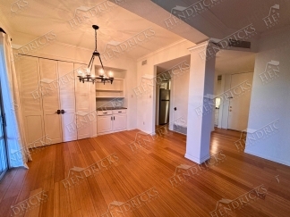 Stylish 1 Bedroom Condo with Balcony in Alamo Heights Area