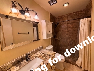 Stylish 1 Bedroom Condo with Balcony in Alamo Heights Area