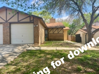 Spacious 2 Bedroom Duplex with Fireplace in Northeast San Antonio